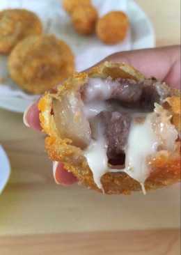 Cheesy burger onion ring