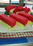 Kek kukus merah putih