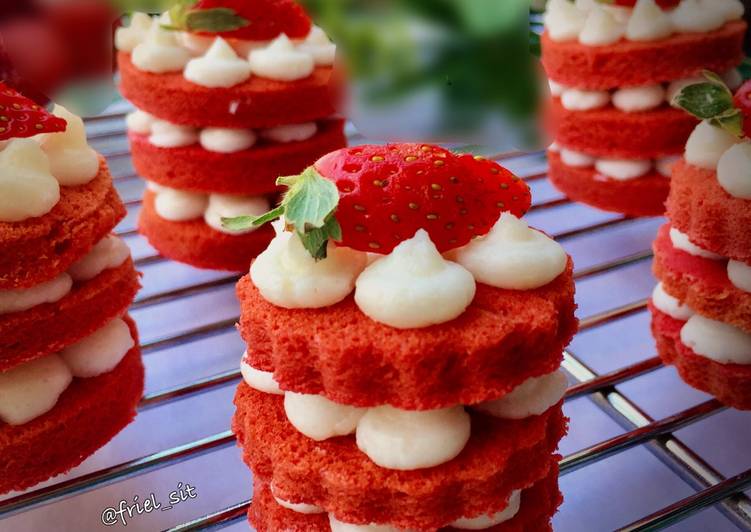 gambar untuk resep makanan Red velvet cream cake dg beet root