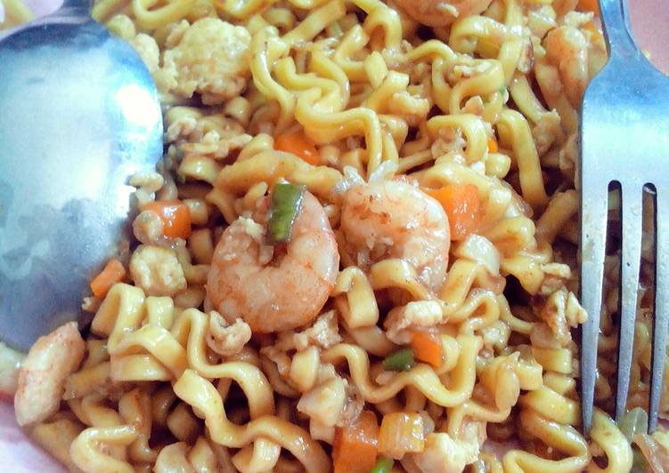 gambar untuk cara membuat Mie goreng udang special