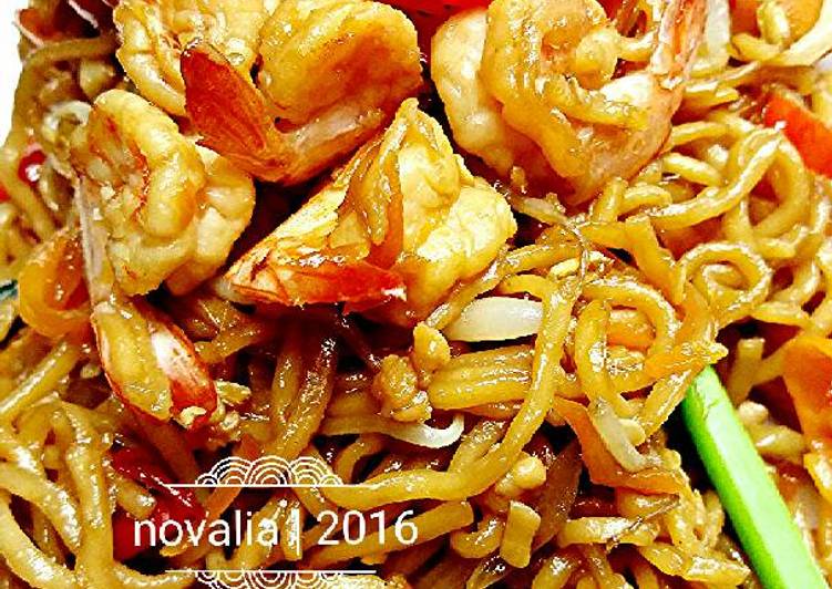 cara membuat Bakmie Goreng Udang Pedas