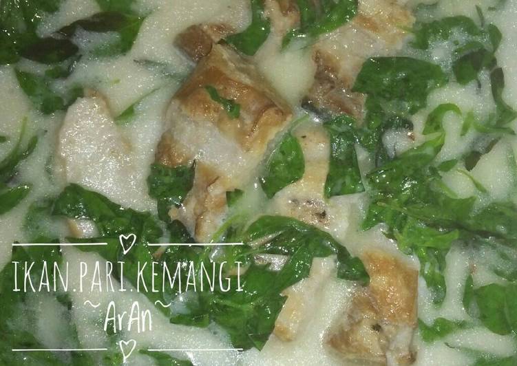 Resep Ikan  Pari Iwak Pe  Kemangi oleh Anggi Nugraha Cookpad