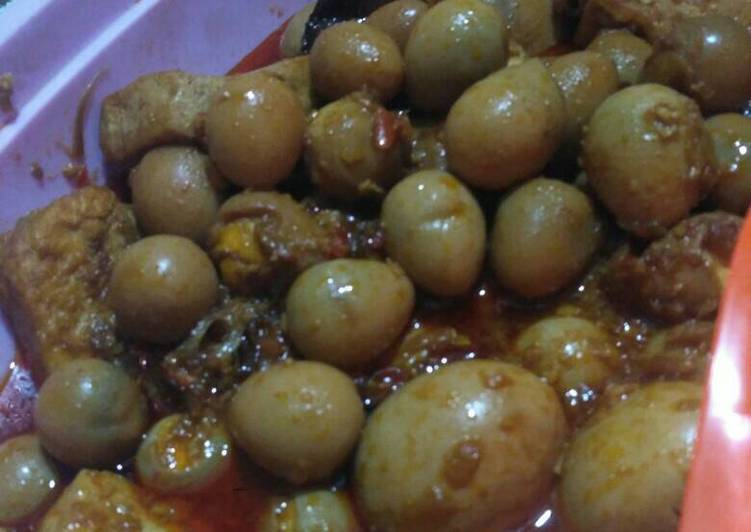 bahan dan cara membuat Telur puyuh semur kecap tahu