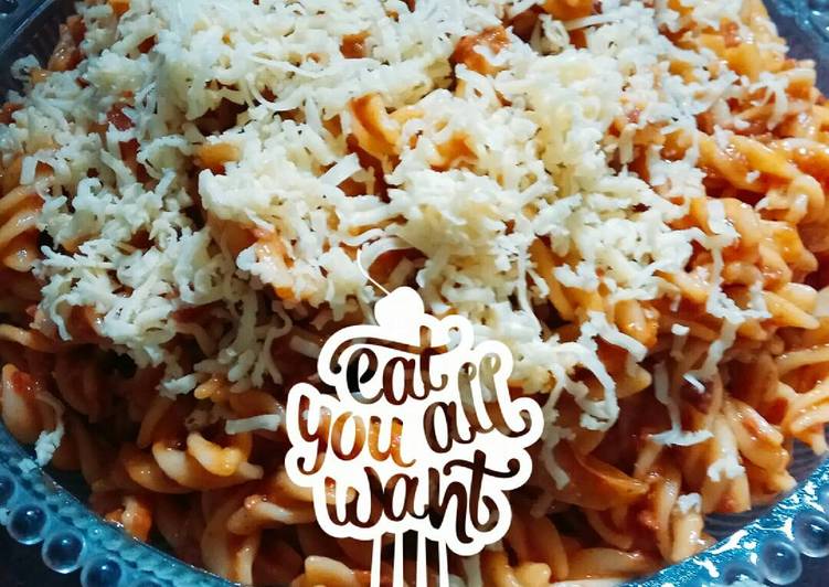 resep lengkap untuk Macaroni Bolognise