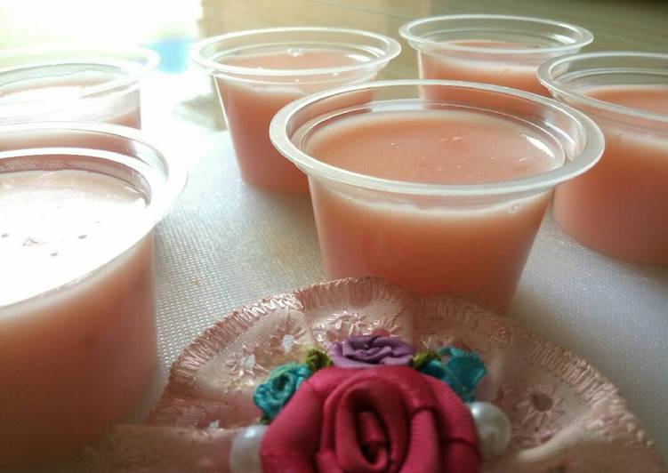 resep lengkap untuk Strawberry silky pudding