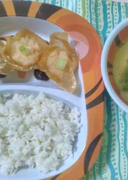 Kulit pangsit ayam kuah