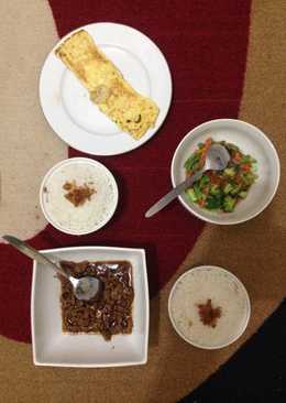 Beef teriyaki , omelet , tumis ala ala kepepet