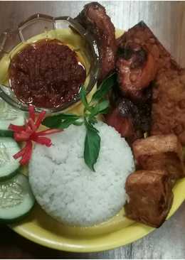 Tempe tahu ayam bacem plus sambel bajak