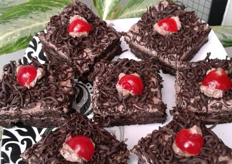 resep lengkap untuk BlackForest potong...??