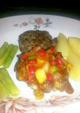 Beef steik with boiled veggie