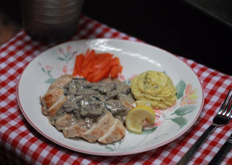 resep lengkap untuk Grilled Chicken with Mushroom Sauce and Mashed Potato