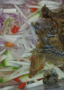 Cacapan mangga plus sapat karing (ikan asin)