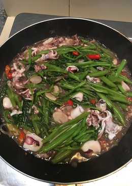 Tumisan Sederhana ; kangkung cumi saos tiram lezat