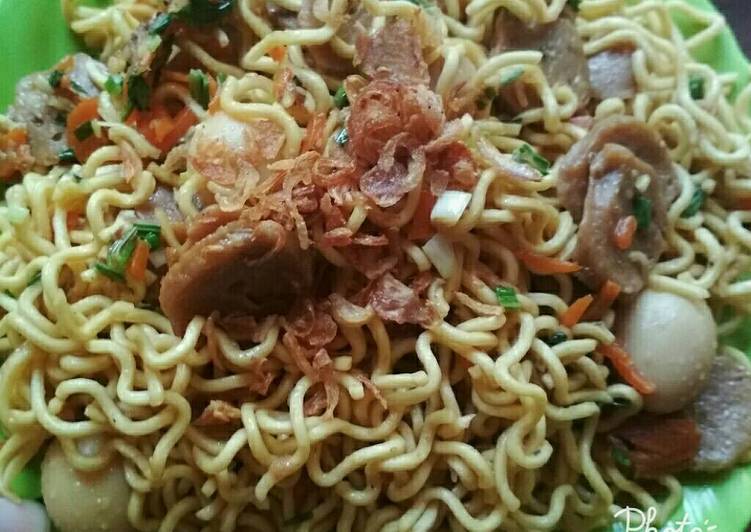 bahan dan cara membuat Mie goreng