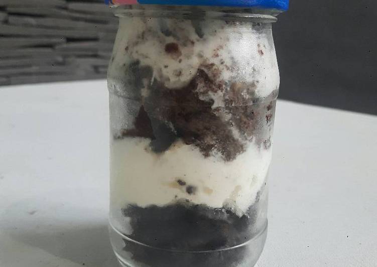 gambar untuk resep Oreo Cheese Cake in Jar (no bake)