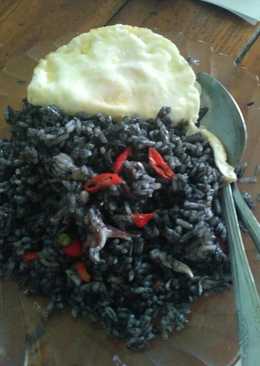 Nasi goreng tinta cumi