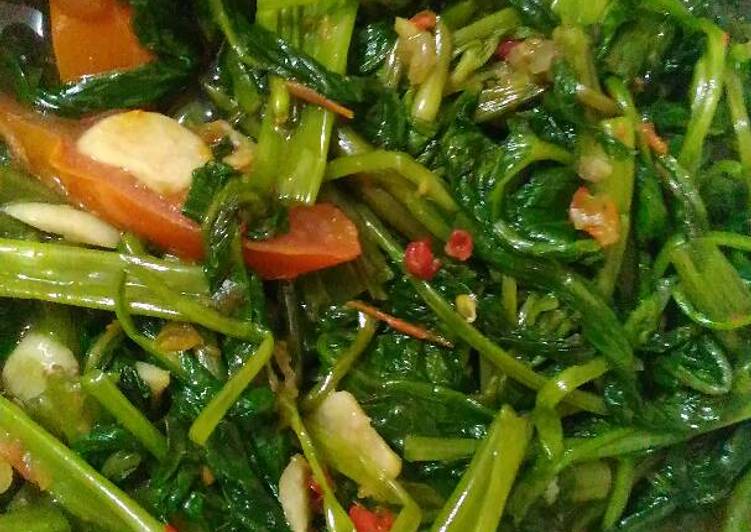 gambar untuk cara membuat Tumis kangkung sambal terasi pedas