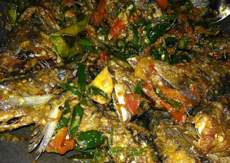 resep Ikan kembung cabe ijo tomat