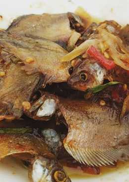 Tumis ikan asin pedas