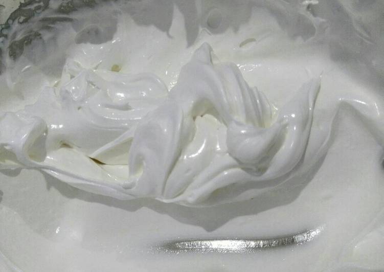 cara membuat Meringue Frosting