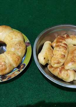 Roti manis isi pisang cokelat