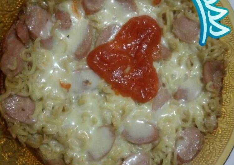 resep lengkap untuk Pizza mie goreng instan quick melt