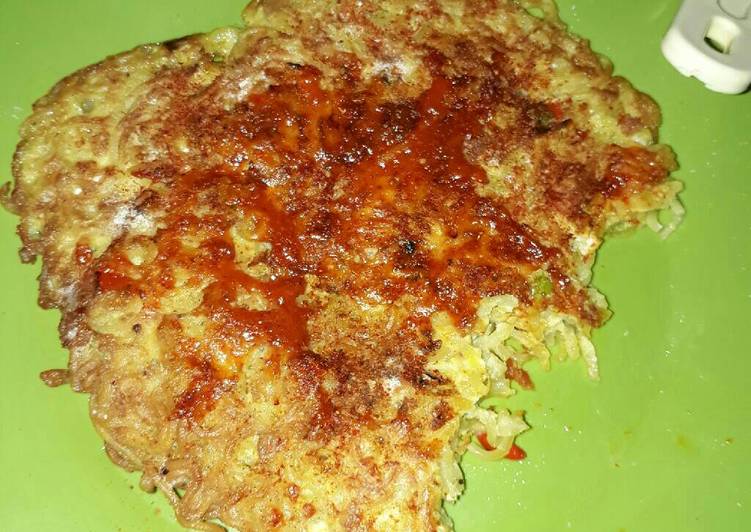 bahan dan cara membuat Martabak mie telor