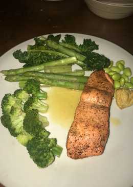Salmon with lemon butter sauce