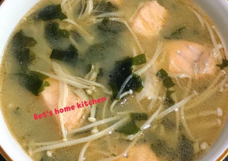 bahan dan cara membuat Salmon Miso Soup