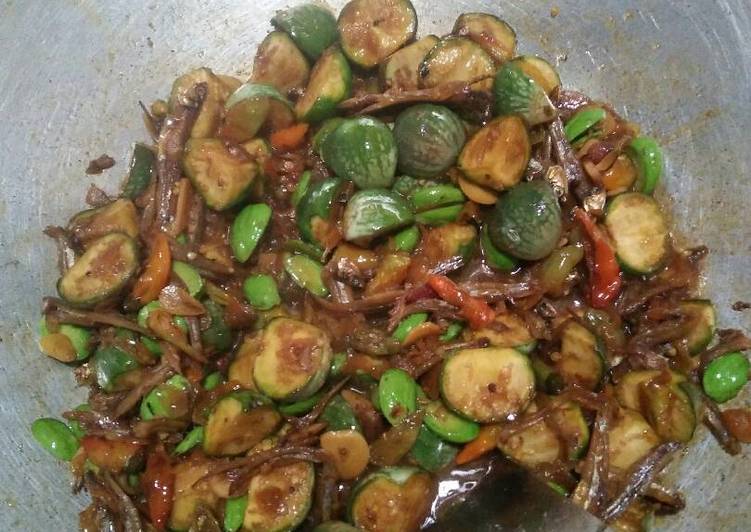 resep makanan Oseng terong teri pete pedas menggoda