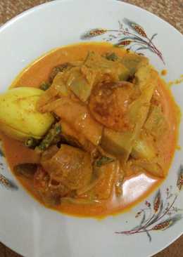 Gulai campur (nangka, kikil, kacang panjang, telur)