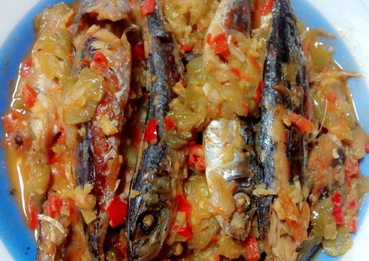 bahan dan cara membuat Brengkes/pepes ikan pindang