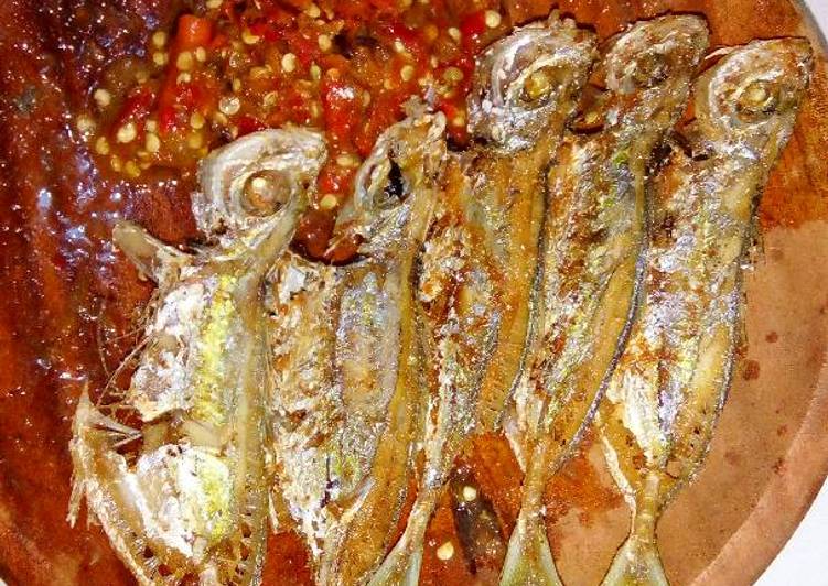 resep Ikan selar goreng kering sambal terasi ala mirza