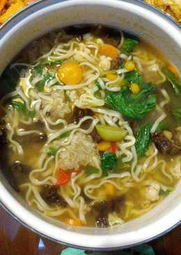 Mie Kuah Asam Pedas (Mie Tomyam)