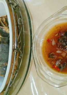 Ikan bakar dan cacapan asam bawang