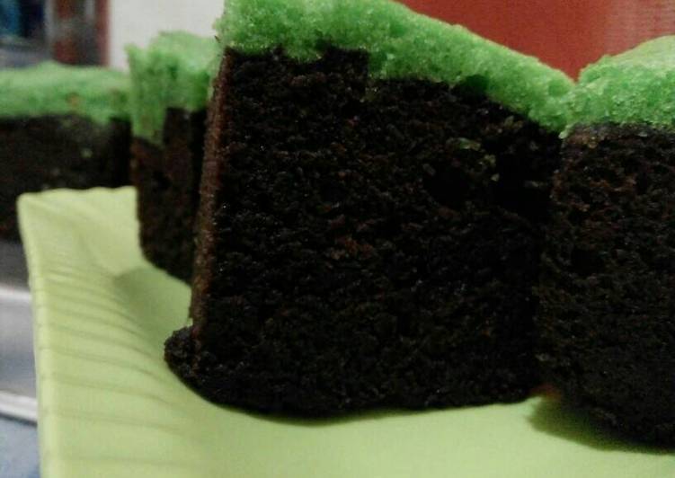 cara membuat Brownies kukus coklat sarikaya pandan