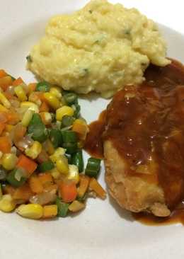 Chicken steak with hot sauce and cheesy mashed potatoes