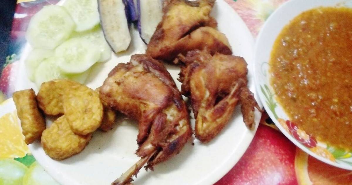 Resep Ayam penyet sambal terasi oleh sri mauliza mhd - Cookpad