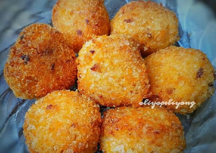 Resep Bola bola nasi simple Kiriman dari Aliyapeliyang - Aliyakitchen