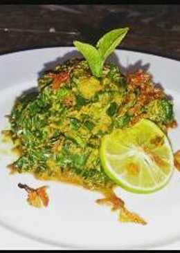 Sayur bulun baon mebasa kalas. khas bali