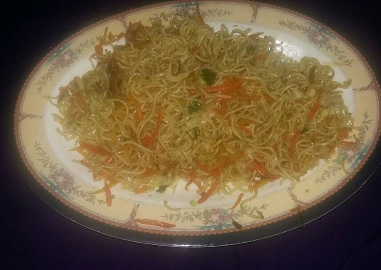 bahan dan cara membuat Mi goreng sayuran tanpa kecap(gurih)