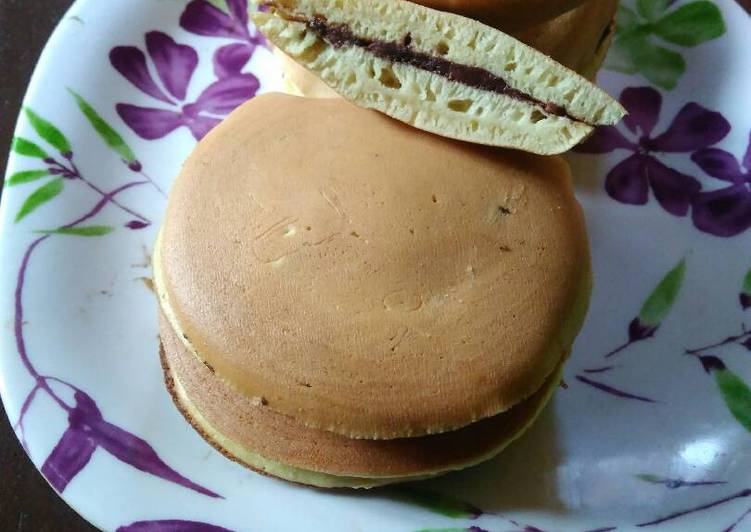 gambar untuk resep makanan Dorayaki doraemon versi kw