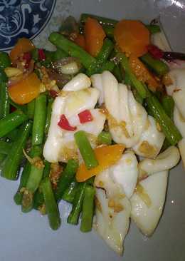 Fry squid With Baby Bean and carrot
