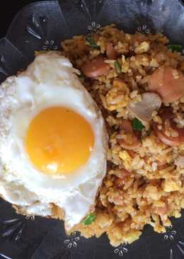 Nasi goreng sosis bakso