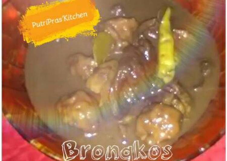 gambar untuk resep Brongkos Daging ala Warung Ijo Bu Padmo, Sleman - Jogja