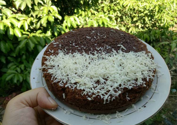 resep lengkap untuk Brownis Chocolatos kukus Toping Coklat Keju No mixer