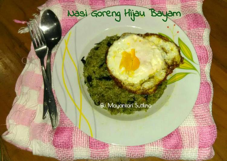 gambar untuk resep Nasi Goreng Hijau Bayam & Telur Ceplok