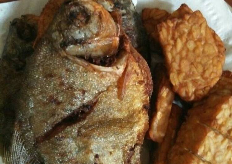 resep masakan Ikan bawal goreng