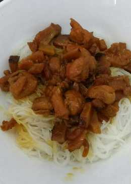 Bihun rebus topping ayam jamur