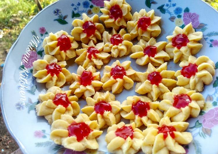 cara membuat Kue kering Mawar Selai strawberry (Happycall/Teflon)